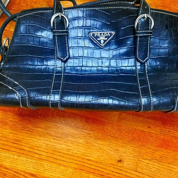 Prada - Picture 2 of 3